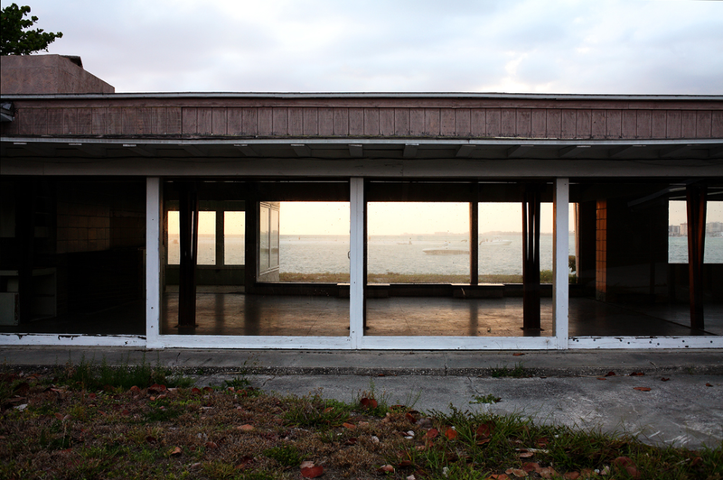 Illustration for article titled The Faded Glory of Dilapidated Modernist Homes